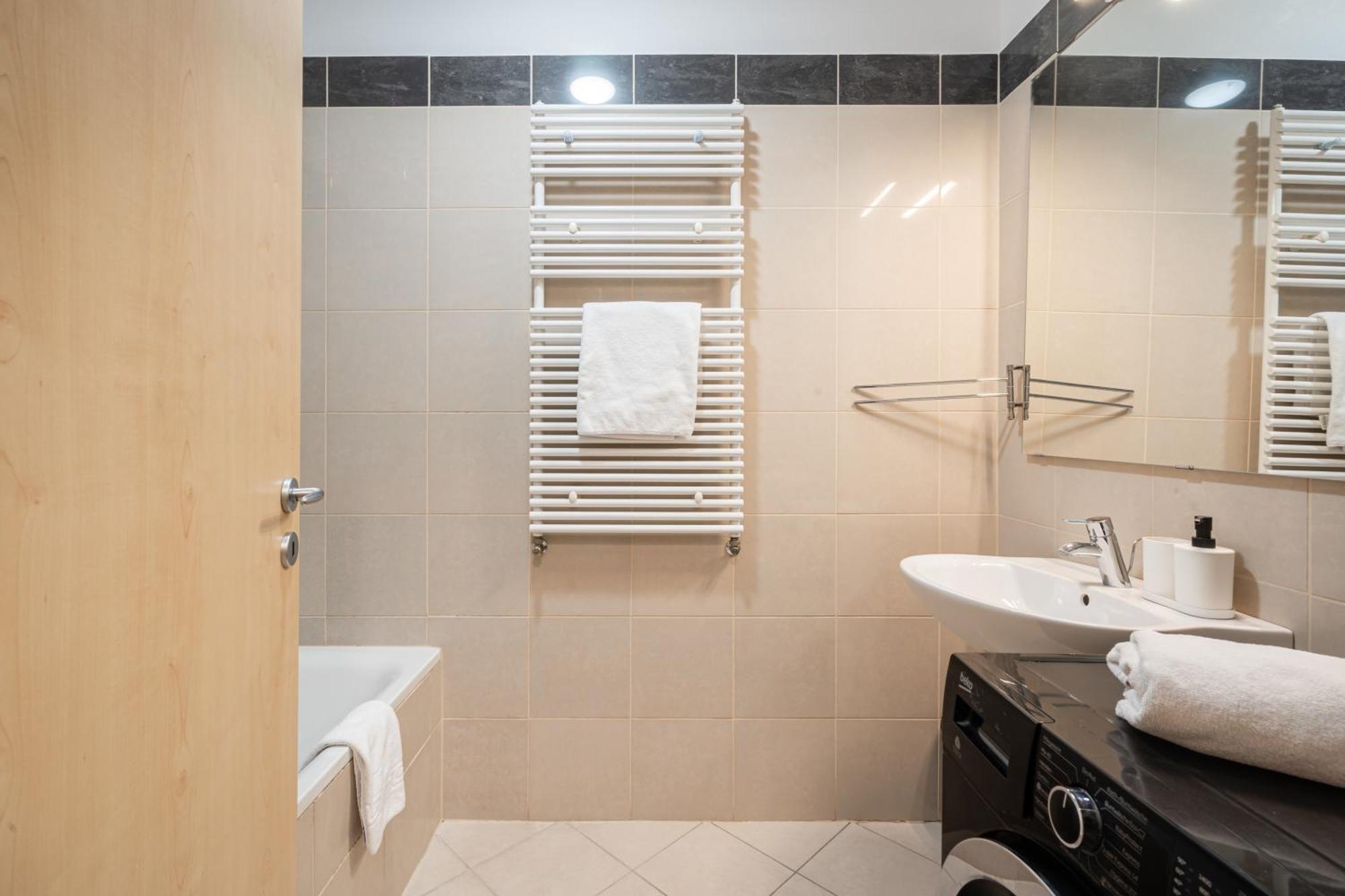 D16 - Gozsdu Garden Residence - Best Location By Bqa Budapest Eksteriør billede